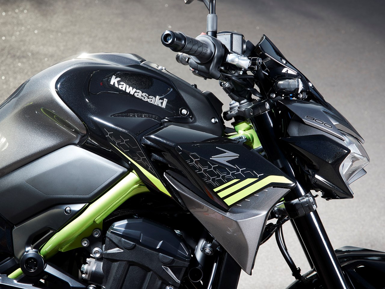 Suitable for Kawasaki Z900 TPU transparent headlight protection film,  smoked black tail light film, color changing film