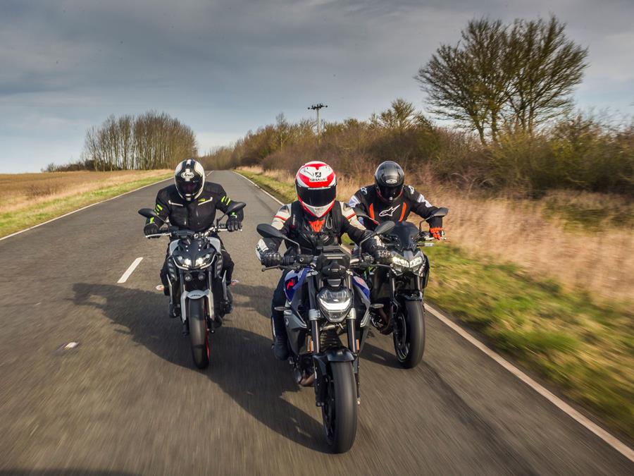 Kawasaki Z900 vs BMW F900R vs Yamaha MT-09 MCN250 front tracking shot on road