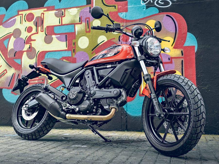 Ducati Scrambler Sixty2 side view