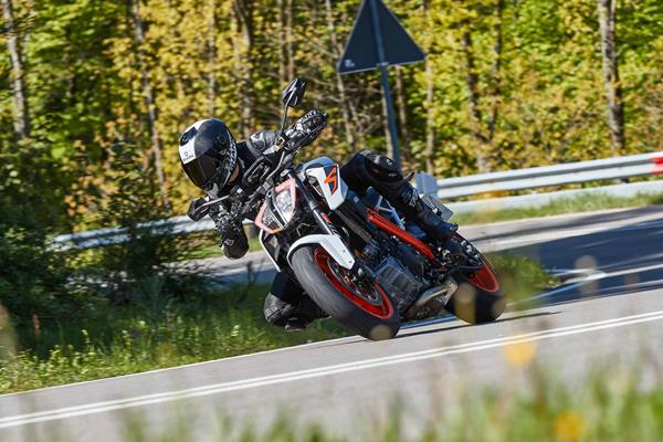 Cornering on the 2017 KTM 1290 Super Duke R