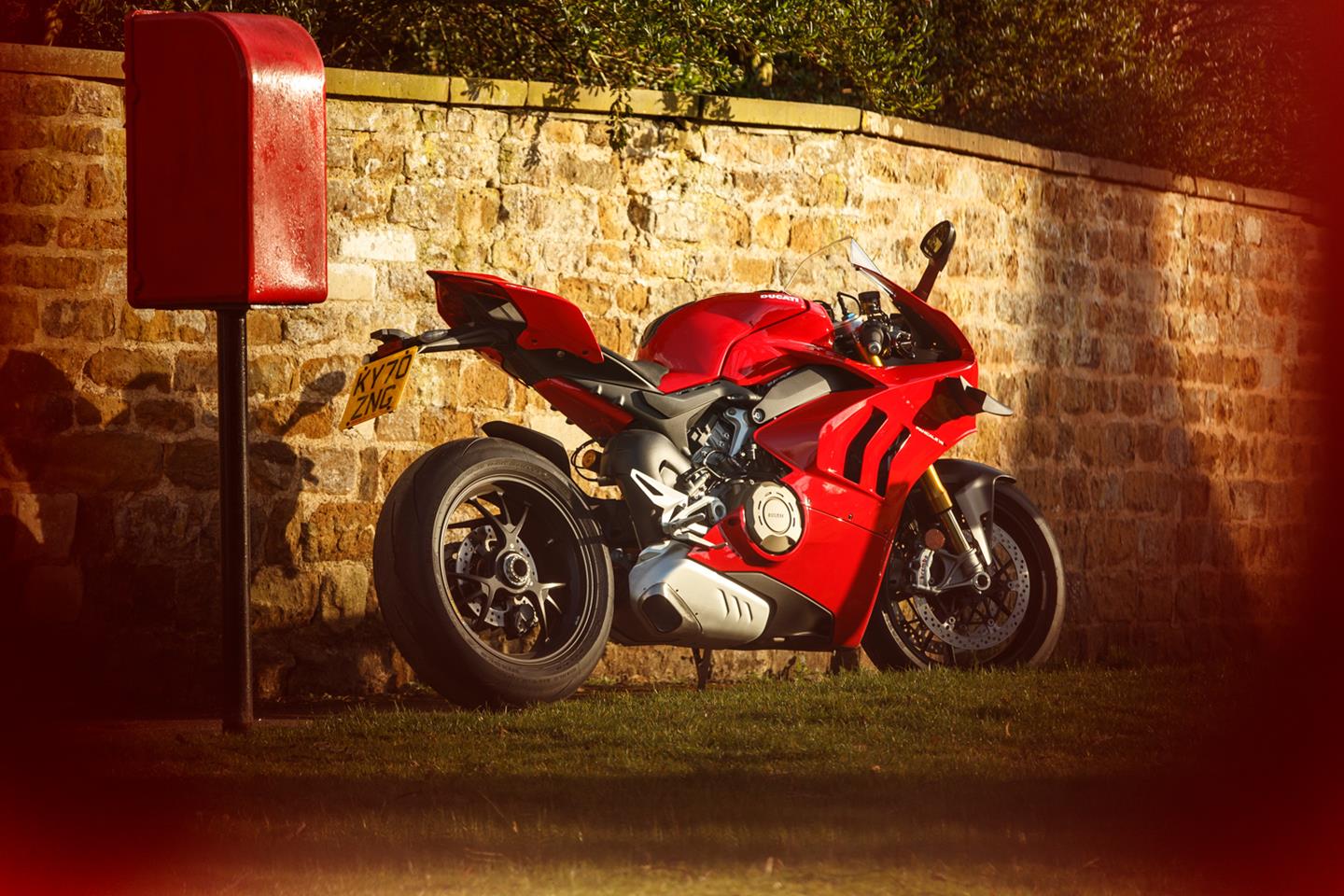 Ducati v4 deals s panigale