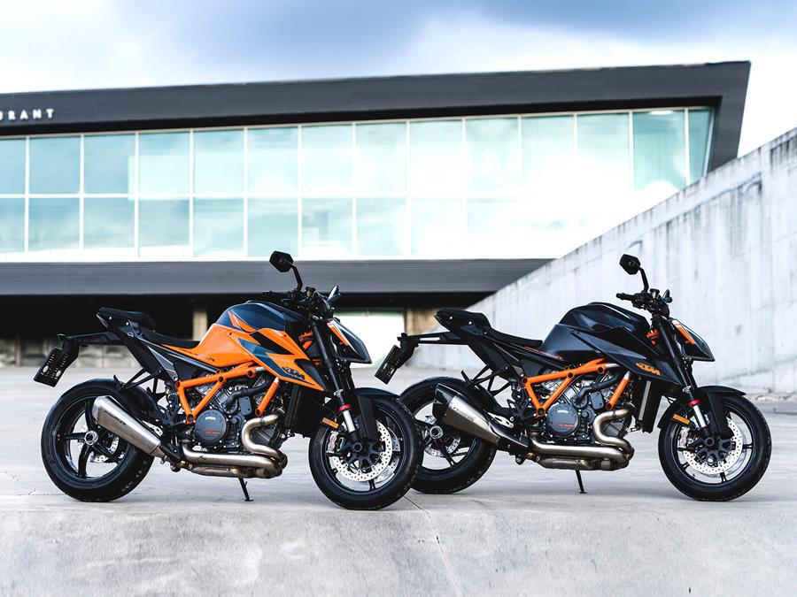 KTM 1290 Super Duke R both colours