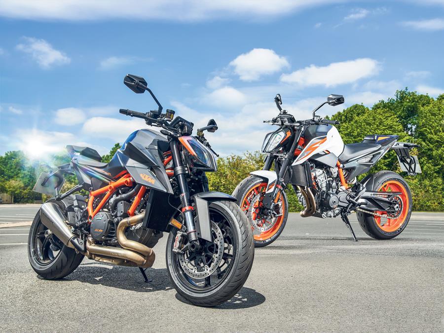 KTM Superduke 1290 R vs KTM 890 Duke R