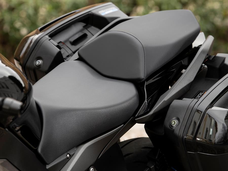 Kawasaki Ninja 1000SX seat