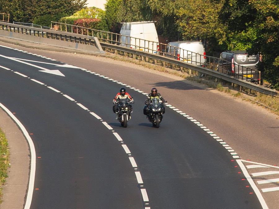 Kawasaki Ninja-1000SX vs Yamaha MT-10 Tourer motorway