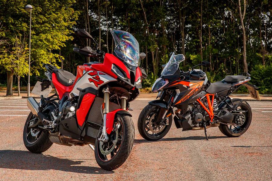 KTM 1290 Super Duke GT vs BMW S1000XR