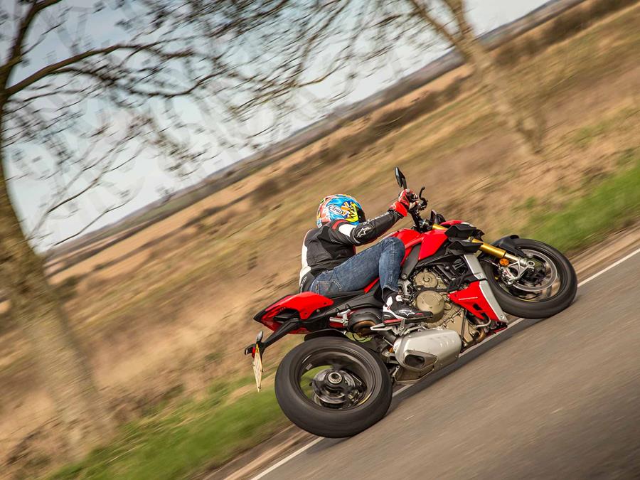 Cornering left on the Ducati Streetfighter V4 S