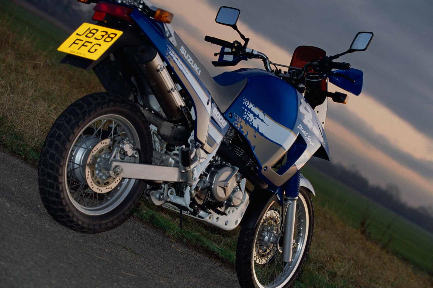 SUZUKI DR800 (1991 - 1997) Review