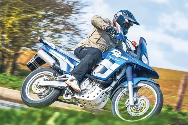 Cornering on the Suzuki DR800S Big