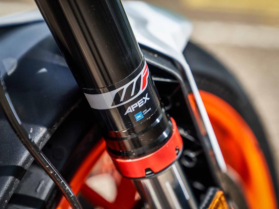 KTM 890 Duke R WP forks