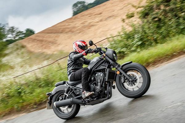 2020 Honda CMX500 Rebel cornering with Dan Sutherland riding