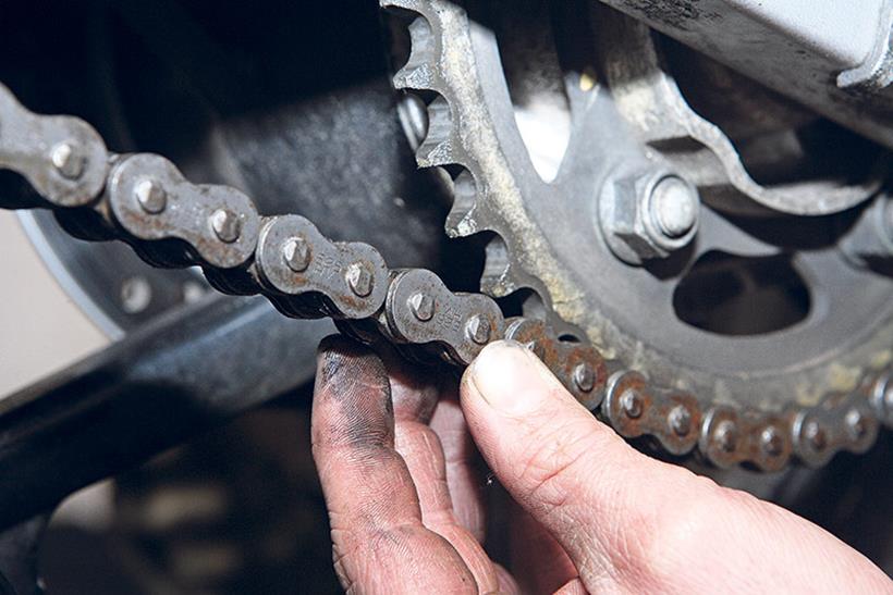 Checking a drive chain for wear