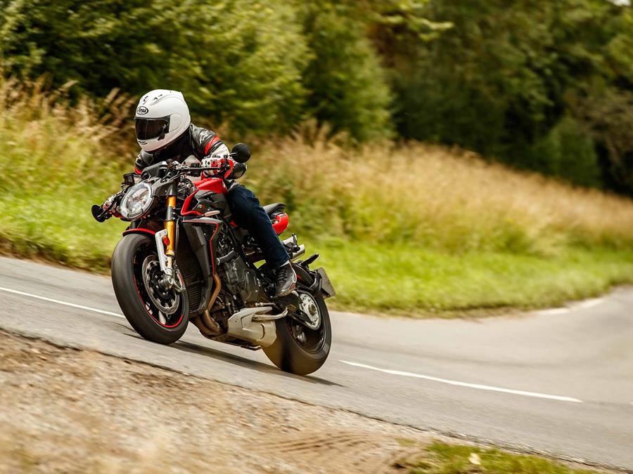 Tipping into a bend on the MV Agusta Brutale 1000 RR