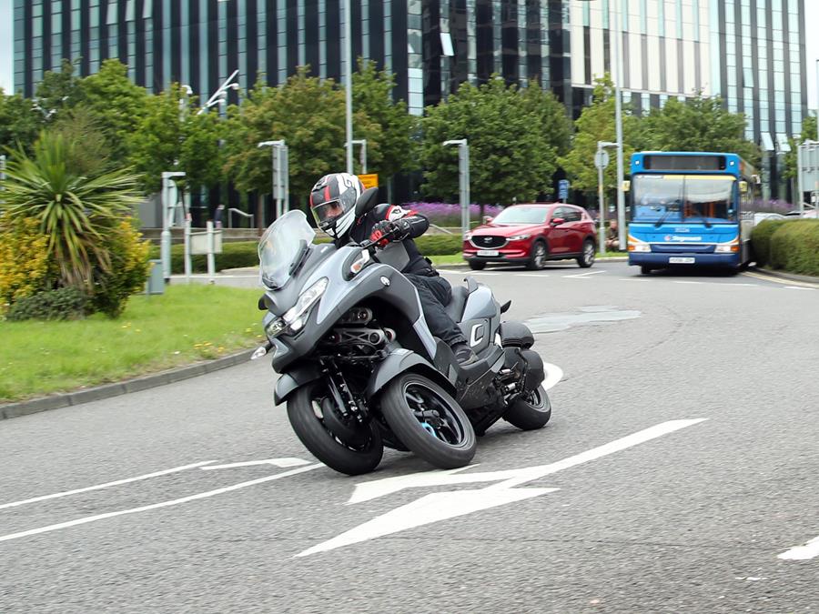 Cornering on the Yamaha Tricity 300