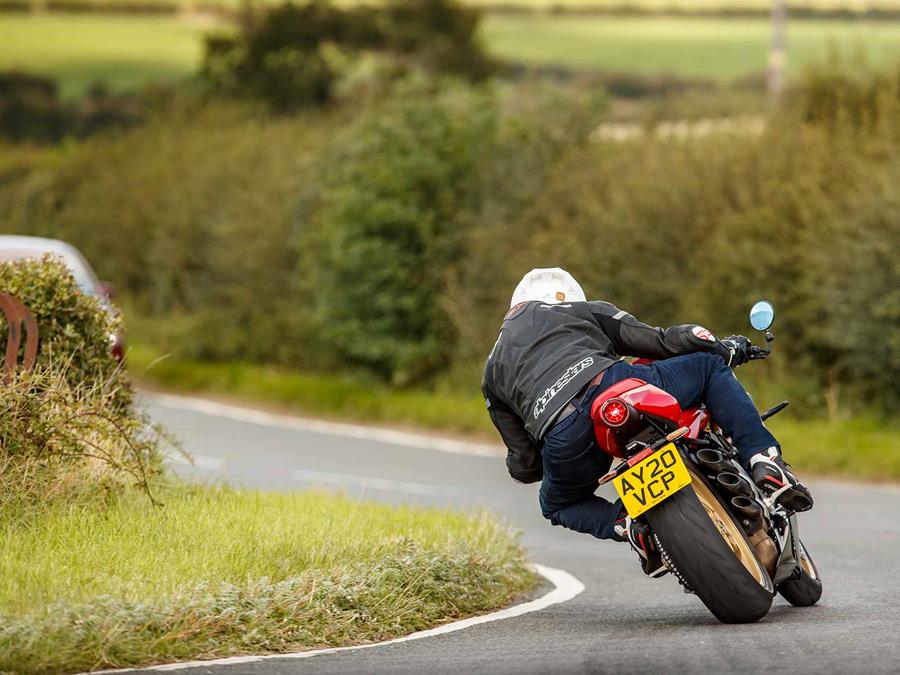 Banking left on the MV Agusta Turismo Veloce 800