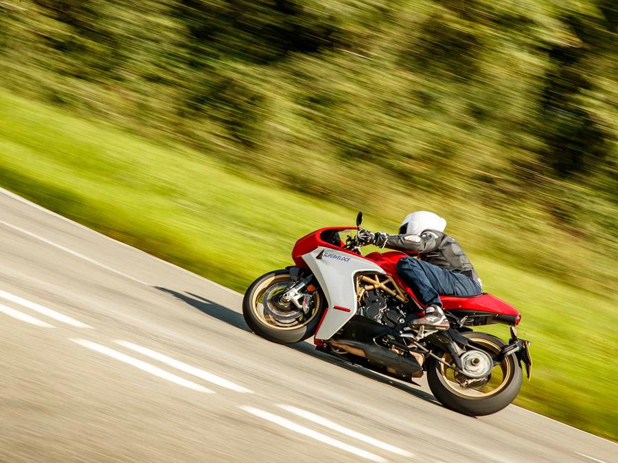 Cornering right on the MV Agusta Superveloce 800