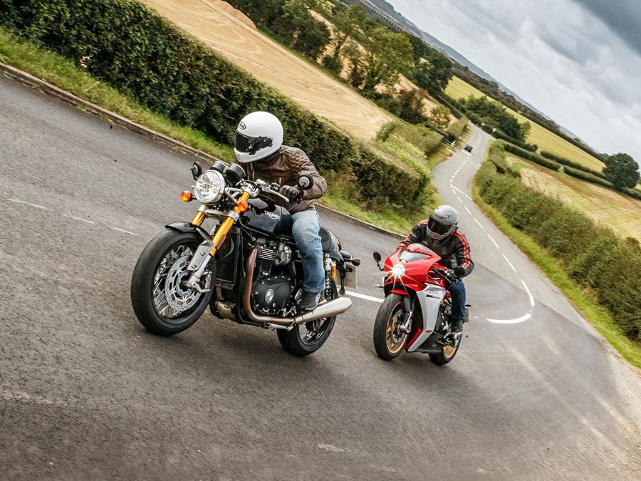 MV Agusta Superveloce and Triumph Thruxton RS