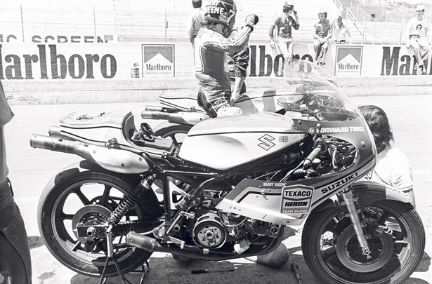 S Small "Barry Sheene " 500cc World Champion 1976 & 1977  T-SHIRT Black 