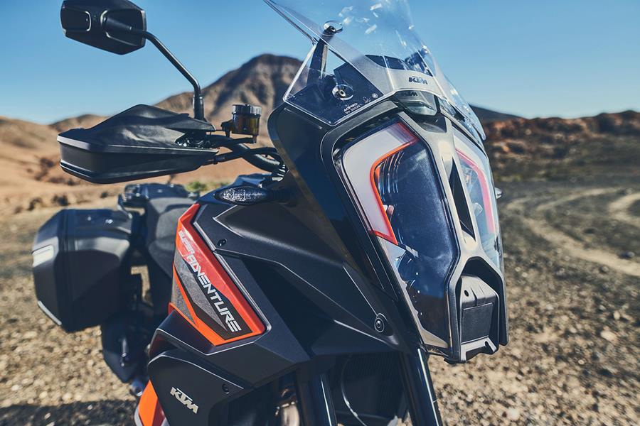 KTM 1290 Super Adventure S headlight