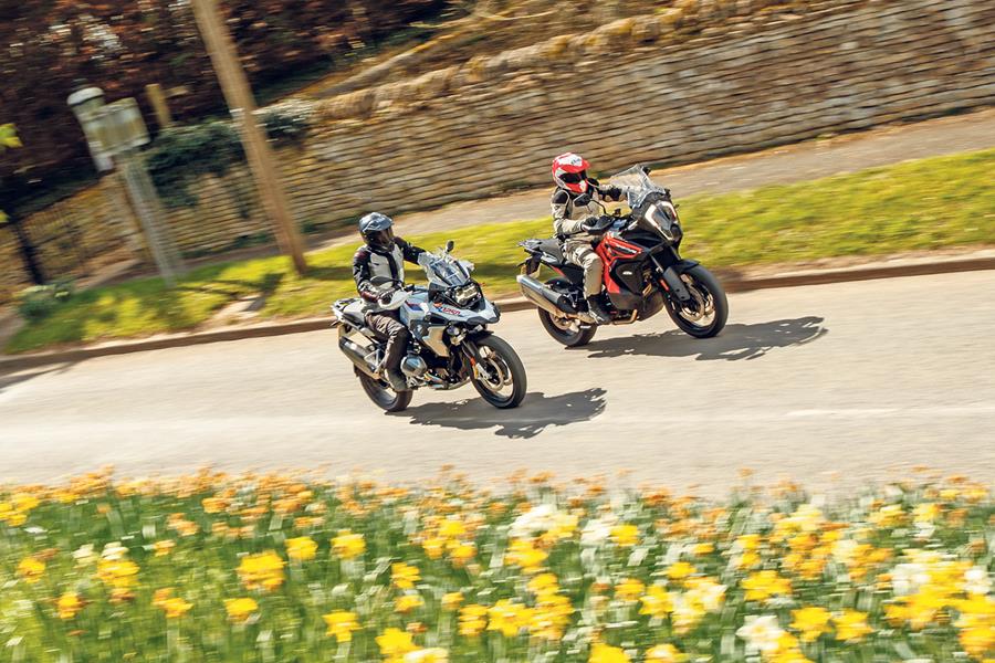 KTM 1290 Super Adventure S vs BMW R1250GS TE