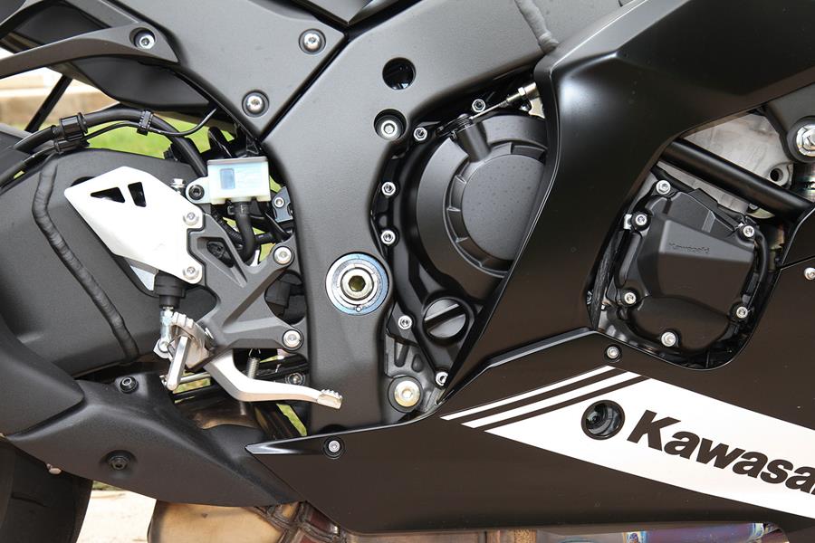 2021 Kawasaki ZX-10R engine