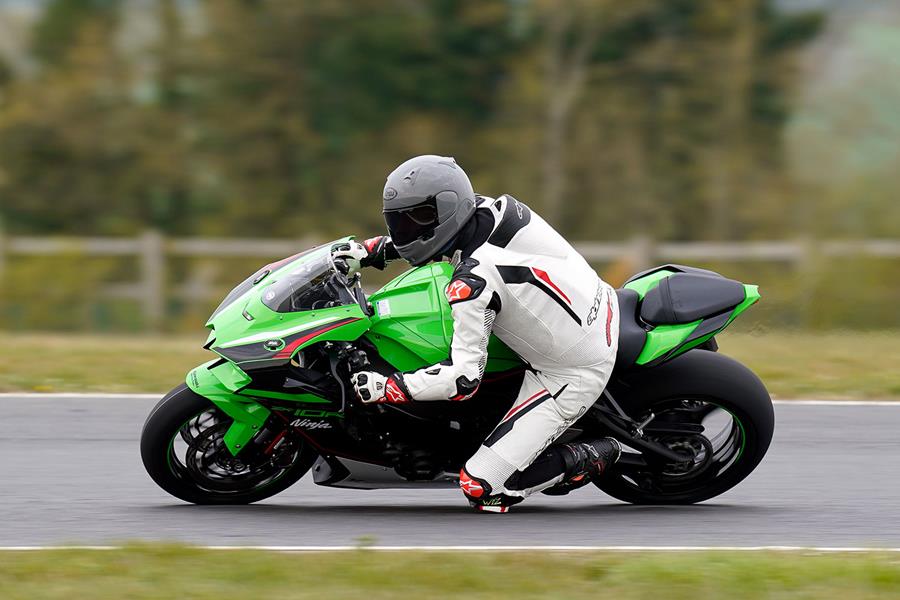 Kawasaki ZX-10R has weight canted forward thanks to new springs