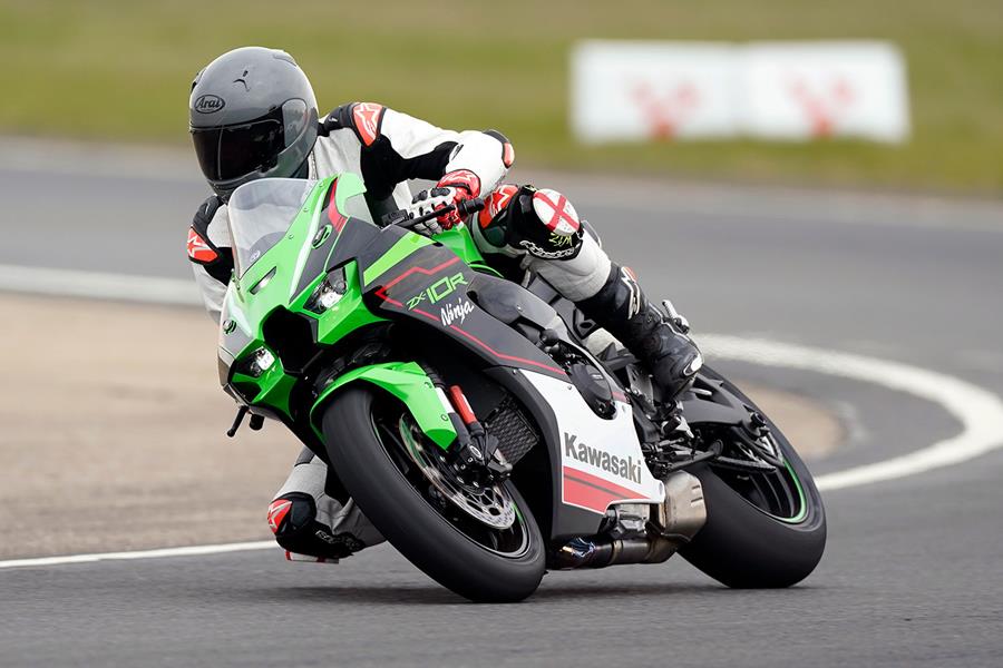 Kawasaki ZX-10R turning right on UK track