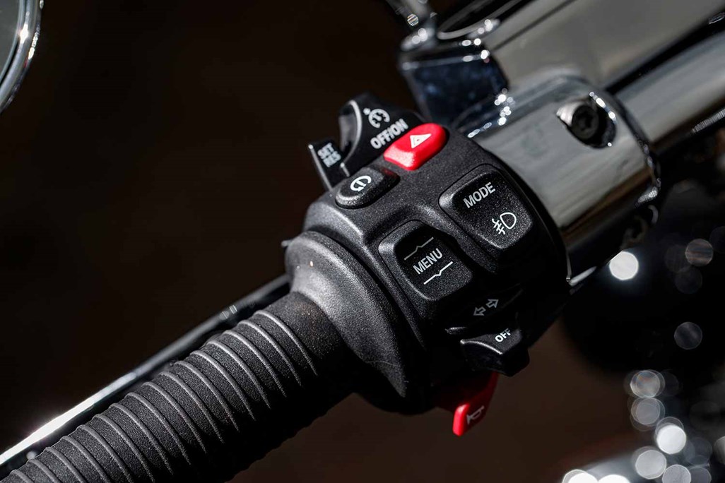 BMW R18 CLASSIC (2021 - on) Review