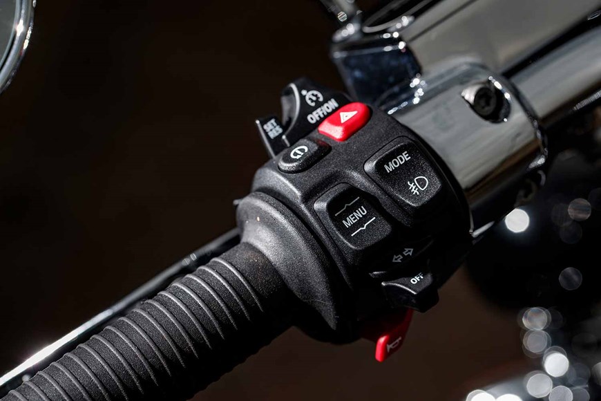 BMW R18 CLASSIC (2021 - on) Review
