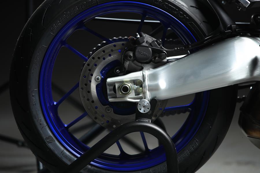 The lacquered aluminium swingarm on the 2021 Yamaha MT-09 SP