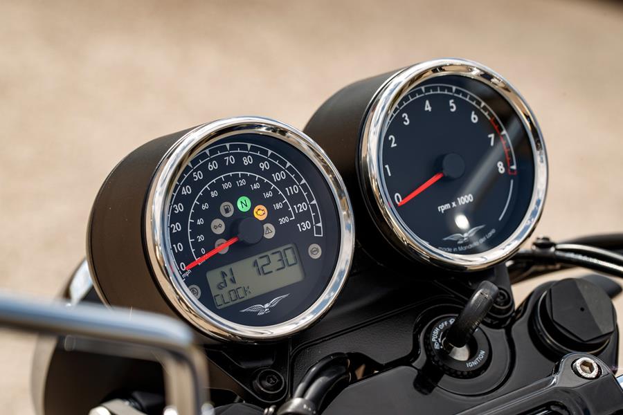 Retro clocks on the Moto Guzzi V7