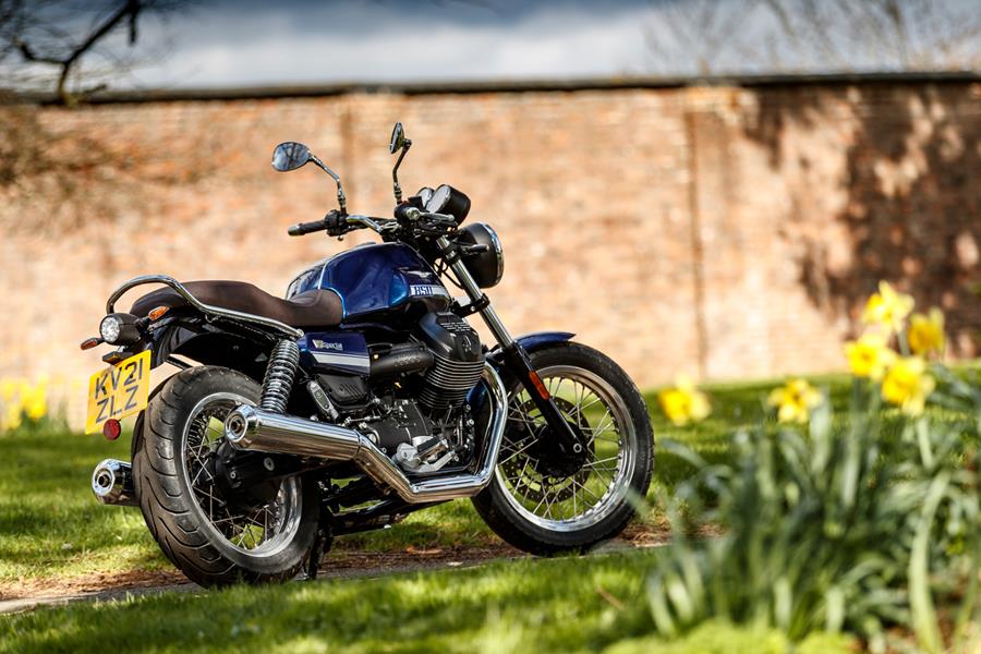 The £8k starting price plonks the Moto Guzzi V7 nicely in the mix with its main rivals, the Kawasaki W800 and the Triumph Street Twin