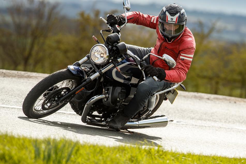 2021-on Moto Guzzi V7 Review | Specs & Prices