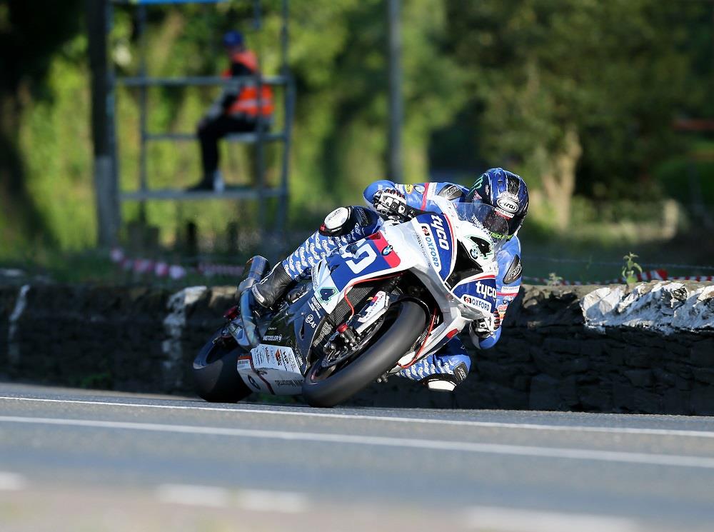 Hutchinson ups ante with 130mph lap on second night MCN
