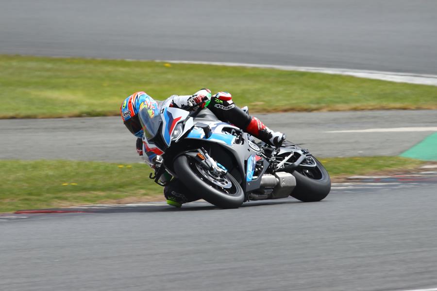 Neevesy gets his knee down on the 2021 BMW M1000RR