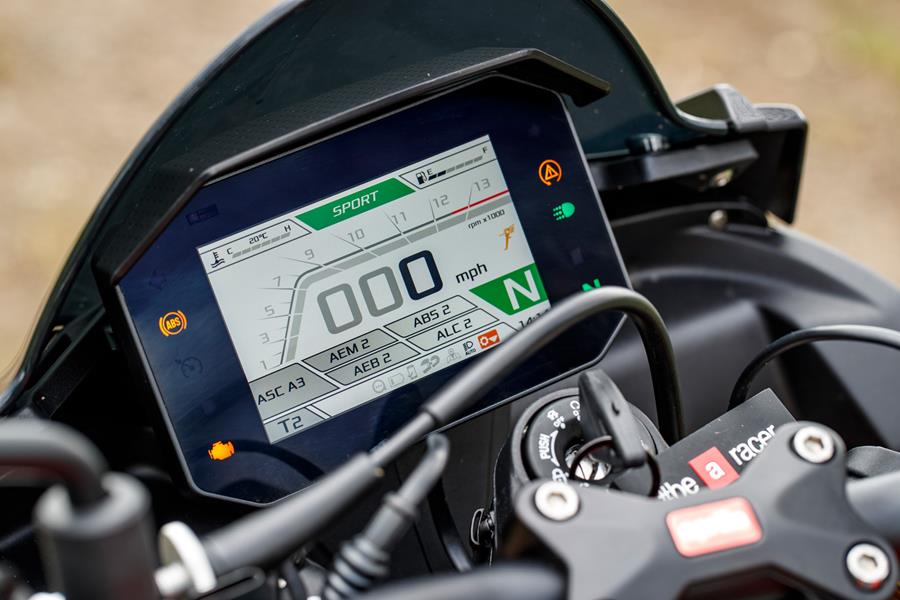 Aprilia Tuono V4 Factory screen is far easier to read