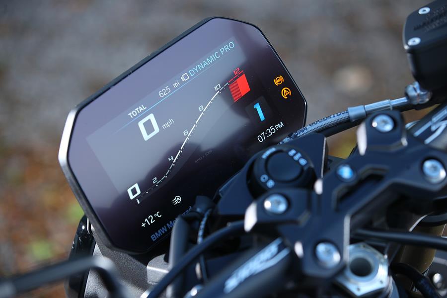 The BMW S1000R gets a TFT dash and keyless ignition