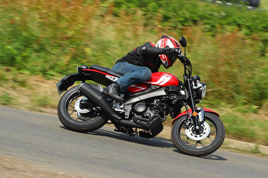 Yamaha XSR125 on the road right side