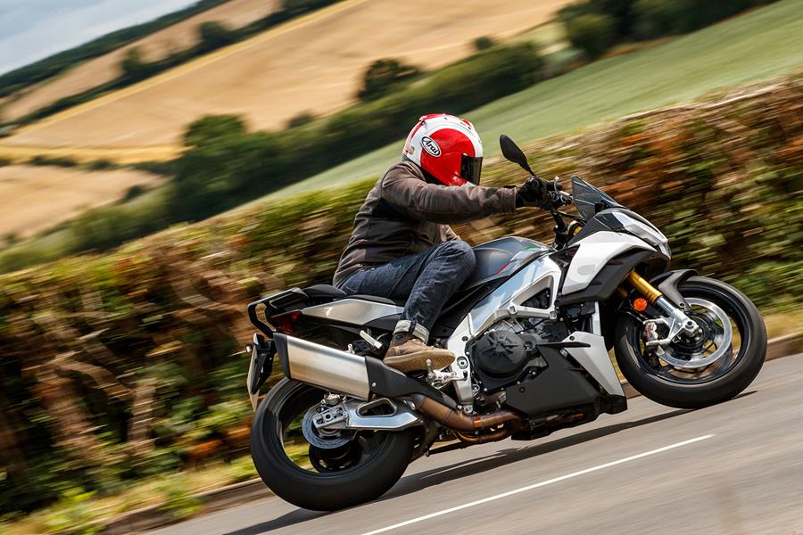 Accelerating on the Aprilia Tuono V4