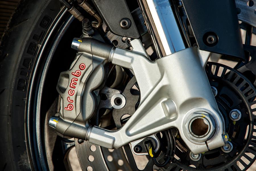 The Aprilia Tuono V4 gets powerful Brembo brakes