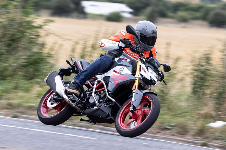 Cornering quickly on the BMW G310R