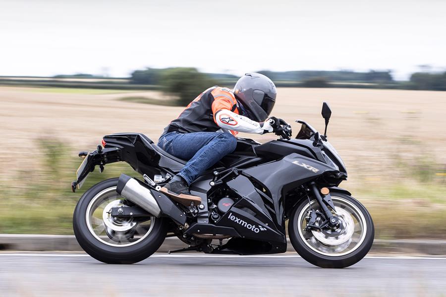 Cornering on the Lexmoto LXR 125 