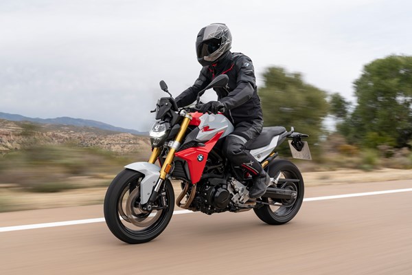2020-on BMW F900R Review: F900R gets racy for 2025