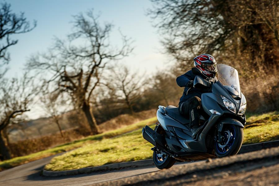 Cornering on the 2022 Suzuki Burgman 400