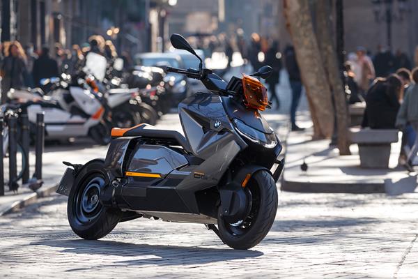 A static shot of the 2022 BMW CE 04