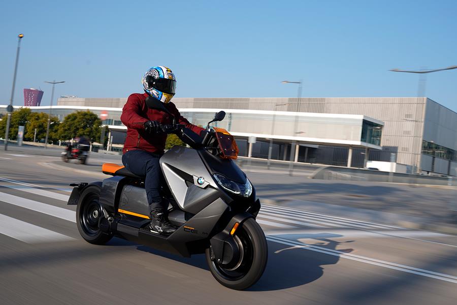 Riding the 2022 BMW CE 04