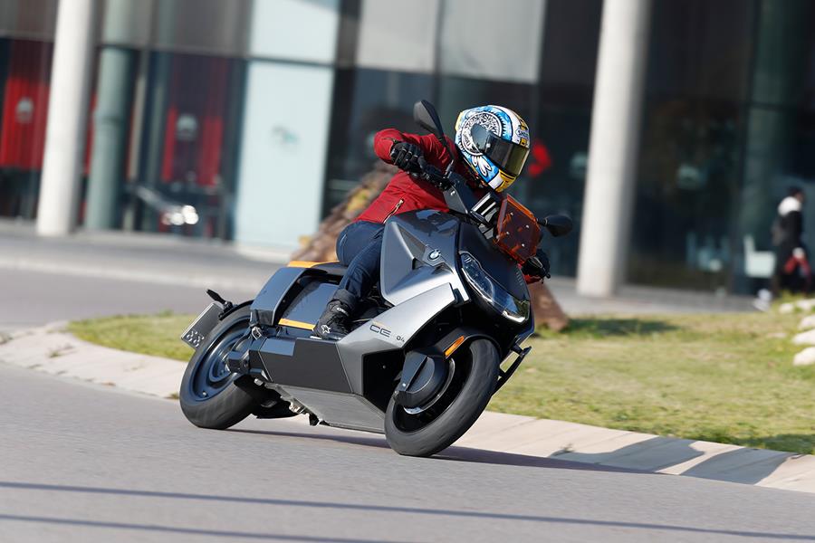 Cornering on the 2022 BMW CE 04