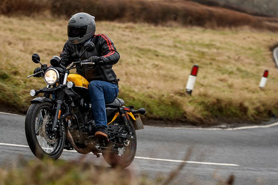 Riding the 2022 Sinnis Outlaw 125 on UK roads