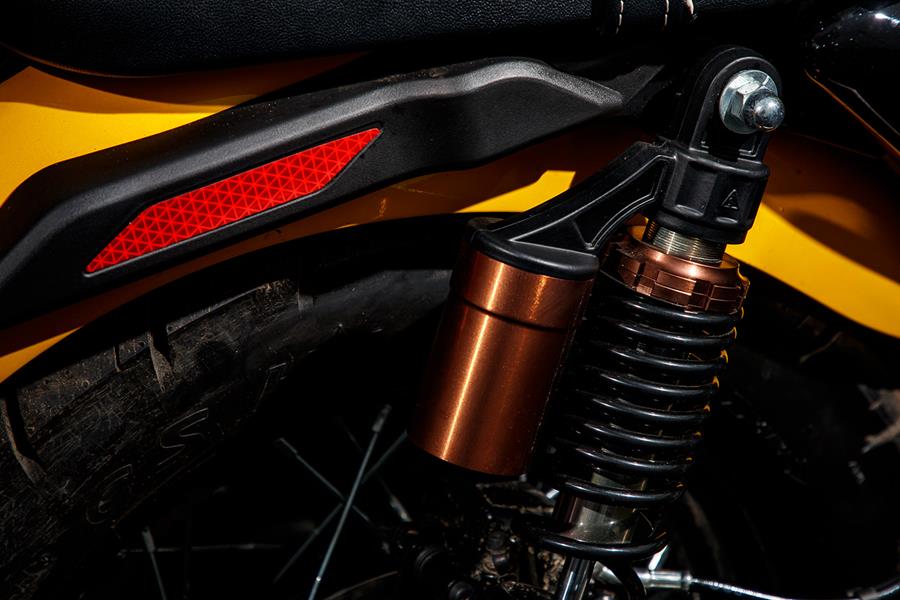 Preload-adjustable twin shocks on the 2022 Sinnis Outlaw 125