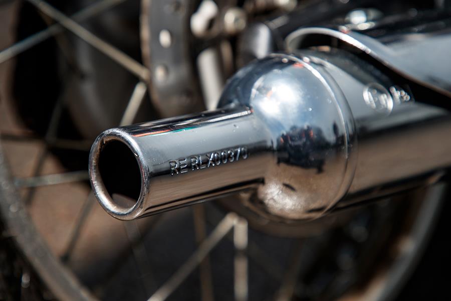 Royal Enfield Classic 350 pea shooter exhaust